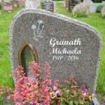 Exempel grå bohusgranit gravsten