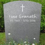 Exempel mörkgrå granit gravsten