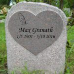 Exempel rödgrå bohusgranit gravsten