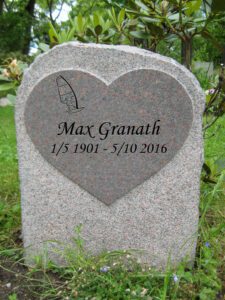 Exempel rödgrå bohusgranit gravsten