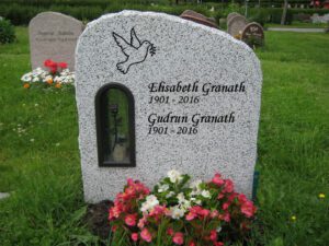 Exempel grå granit gravsten