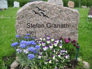 Exempel grå granit gravsten