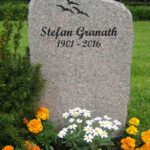 Exempel röd bohusgranit gravsten